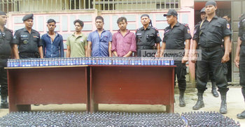 টাঙ্গাইলে দুই হাজার বোতল ফেনসিডিলসহ আটক ৪