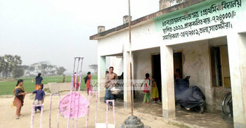 বাঁশের চটা দিয়ে তৈরি শহীদ মিনারে শ্রদ্ধা জানাবে আরিফরা