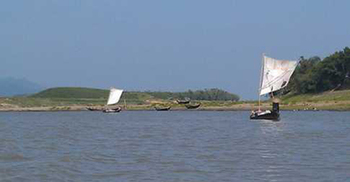 শীতলক্ষ্যায় নৌকাডুবিতে নিখোঁজ ৫