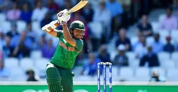 Bangladesh struggles against New Zealand 
