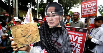 Suu Kyi calls off trip as pressure grows over Rohingya Muslims 