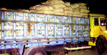 ৪০০ বস্তা চাল নিয়ে ট্রাকচালক উধাও