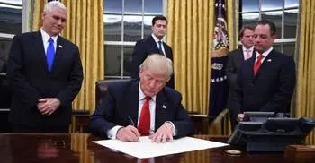 Trump issues executive order to start rolling back Obamacare 