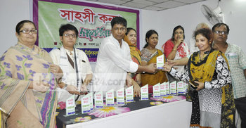 ২৭ সাহসী কন্যাকে সংবর্ধনা