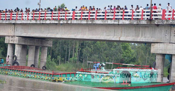 ট্রলার হুমকিতে নবনির্মিত ব্রিজ