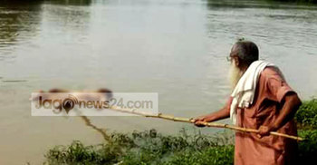 মরদেহ উদ্ধার না করে ভাসিয়ে দিল পুলিশ!