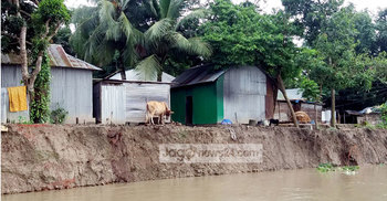 ঝিনাই নদীর পেটে গেছে চার শতাধিক বসতভিটা
