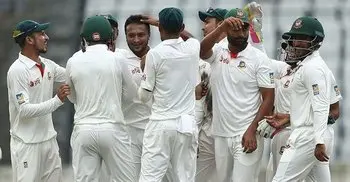 Maxwell, Wade depart as Aussies crumble