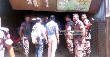 জনতাকে পিটিয়ে সহকর্মীদের ছাড়িয়ে নিল বিজিবি