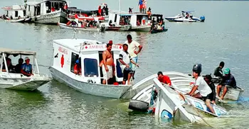 10 dead after boat sinks on Brazil River