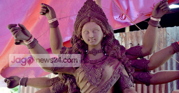 নৌকায় চড়ে আসছেন দেবী