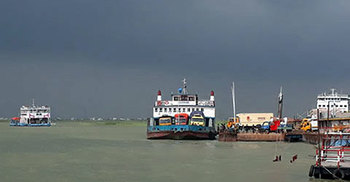 নাব্য সঙ্কট : শিমুলিয়া-কাঁঠালবাড়ি রুটে ফেরি চলাচল ব্যাহত