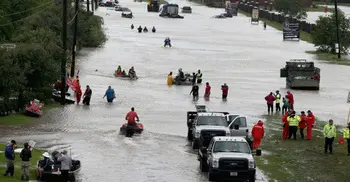 Houston floods: Night curfew bid to stop robbery