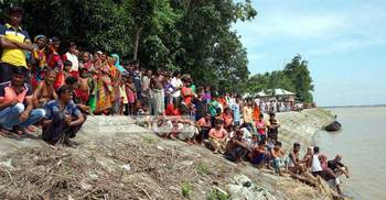 পদ্মায় গোসলে নেমে দুই স্কুলছাত্র নিখোঁজ