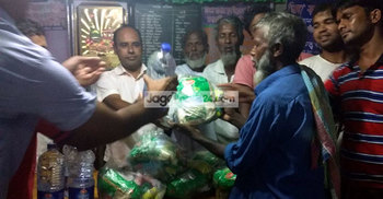 তিস্তার বন্যায় ক্ষতিগ্রস্তদের মাঝে জাগো নিউজের ত্রাণ বিতরণ