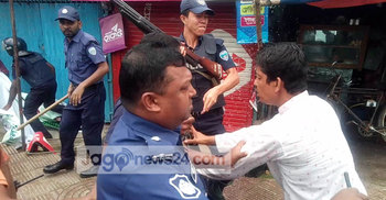 বিএনপির মানববন্ধনে পুলিশের লাঠিচার্জ