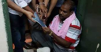 ভাঙা স্বপ্ন নিয়ে দেশে ফিরলেন কবির