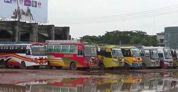 বাস ধর্মঘটে ভোগান্তিতে কুয়াকাটাগামী পর্যটকরা