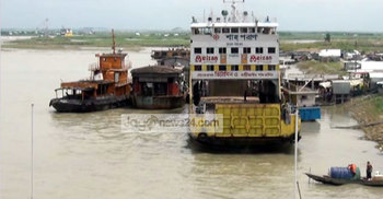 শিমুলিয়া-কাঁঠালবাড়ি রুটে ২টি ফেরি ডুবোচরে আটকা, ৫টি বন্ধ