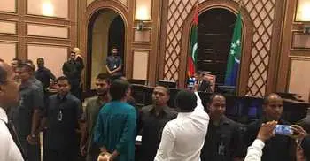 Maldives army occupies parliament