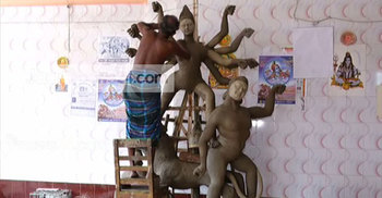 আসছে দুর্গোৎসব, ব্যস্ত প্রতিমা কারিগররা