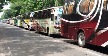 পাটুরিয়ায় যানবাহনের দীর্ঘ সারি