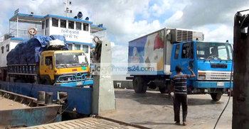 কমেছে পাটুরিয়া ঘাটে যানবাহনের চাপ