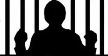Prisoner flees from custody, 2 jail guards closed