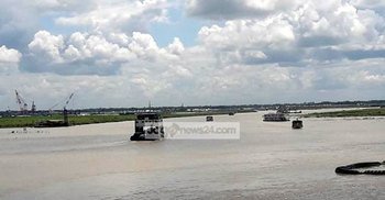 নাব্য সংকটে ফেরি চলাচলের অচলাবস্থা