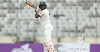 Australia strike; Tamim and Shakib fall