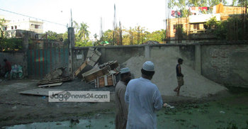 প্রবাসী নারীর বিরুদ্ধে সরকারি জমি দখলের অভিযোগ