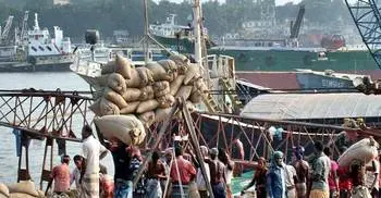 2nd shipment of rice from Vietnam arrives at Ctg port