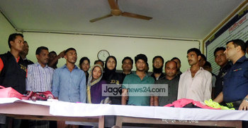 চাঁপাইনবাবগঞ্জে প্রতারক চক্রের ছয় সদস্য গ্রেফতার