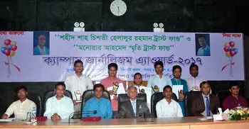 7 get campus journalism award at DU