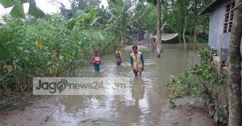 গাইবান্ধায় বন্যা পরিস্থিতির অবনতি, নতুন নতুন এলাকা প্লাবিত