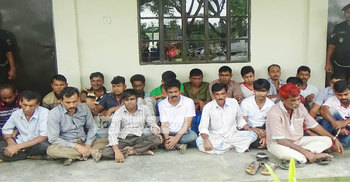 জুয়া-অশ্লীল নৃত্যের আসরে অভিযান, নারীসহ আটক ৩৪