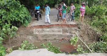 রাজিবপুরে বন্যার পানিতে ভেঙে গেছে রাস্তা