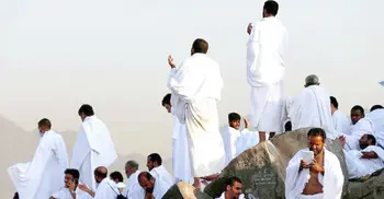 Saudi lets Qataris go on hajj, despite diplomatic row