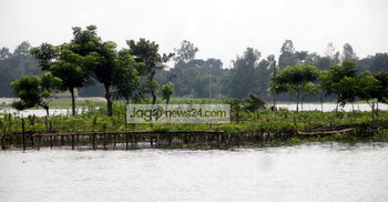 ‘নৌকা ছাড়া চলাচল করন যায় না’