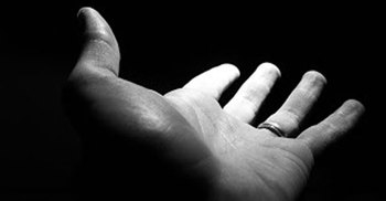 সাবেক স্ত্রীকে আঙ্গুল কেটে উপহার