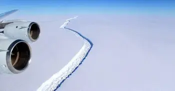 Giant iceberg breaks off Antarctica