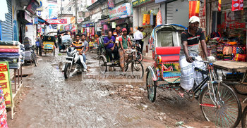 অধিকাংশ সড়কের বেহাল দশা, জনদুর্ভোগ চরমে