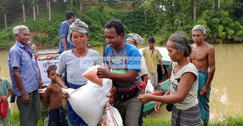 রাঙ্গামাটিতে ক্ষতিগ্রস্ত ৪৫০ পরিবারের মাঝে ত্রাণ বিতরণ