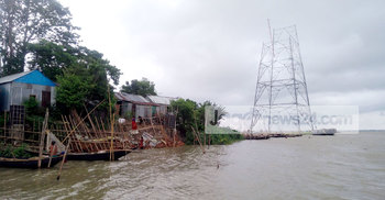 বিদ্যুৎহীন চরে মোমবাতির আলোয় ইফতার-সেহেরি