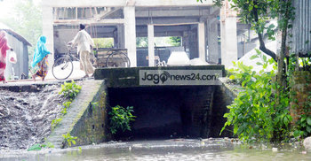 সেতুর মুখে ভবন নির্মাণ