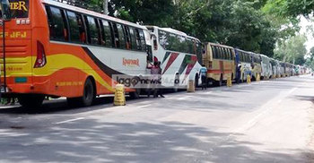 যানবাহনের চাপ বাড়ছে পাটুরিয়া ঘাটে