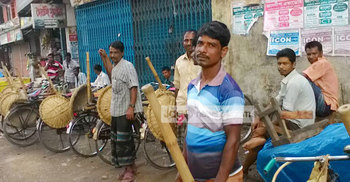 বৈরী আবহাওয়া ও দিনমজুরের যুদ্ধ