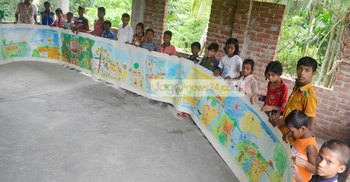 বিশ্বের সবচেয়ে বড় ছবি আঁকছে নড়াইলের ক্ষুদে চিত্রশিল্পীরা