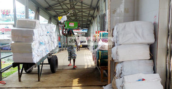 পটুয়াখালীতে ফিরেছে ঘাট শ্রমিকদের কর্মব্যস্ততা