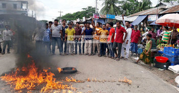 কমলনগরে ছাত্রলীগের কমিটি বহাল রাখার দাবিতে অগ্নিসংযোগ